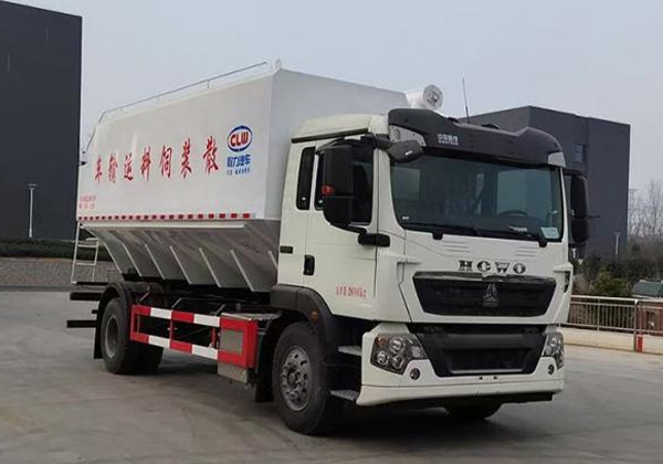 散裝飼料運(yùn)輸車(chē)