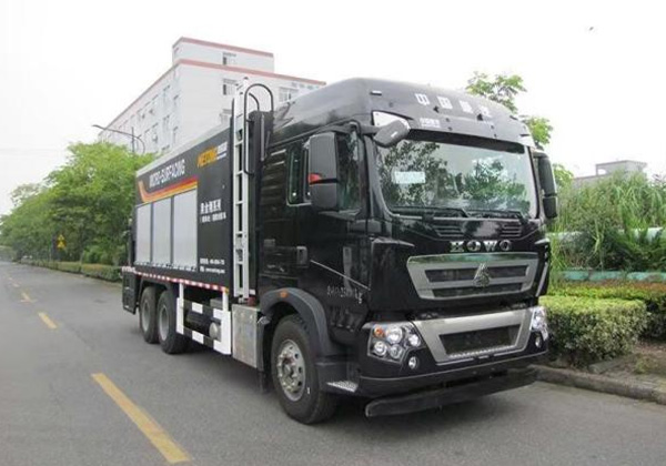 稀漿封層車(chē)